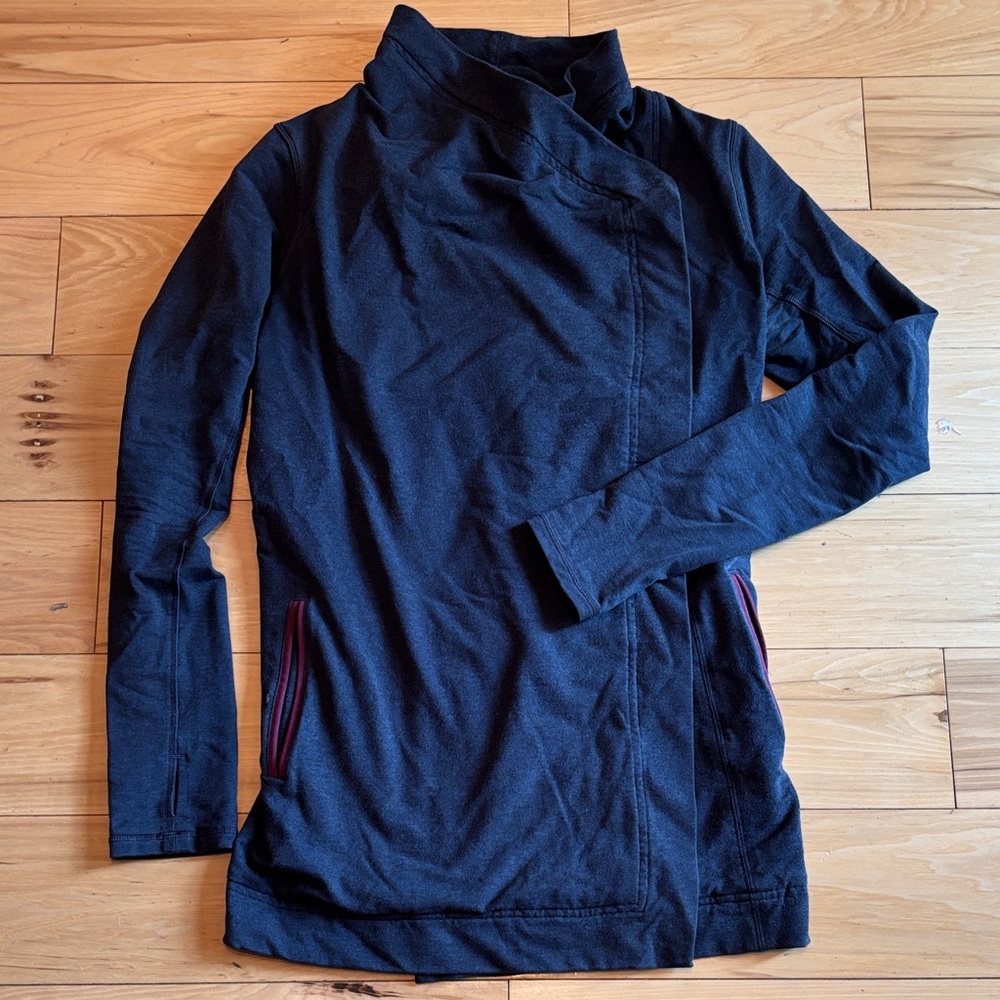 Lululemon Women's Size 6 Navy Wrap Sweatshirt